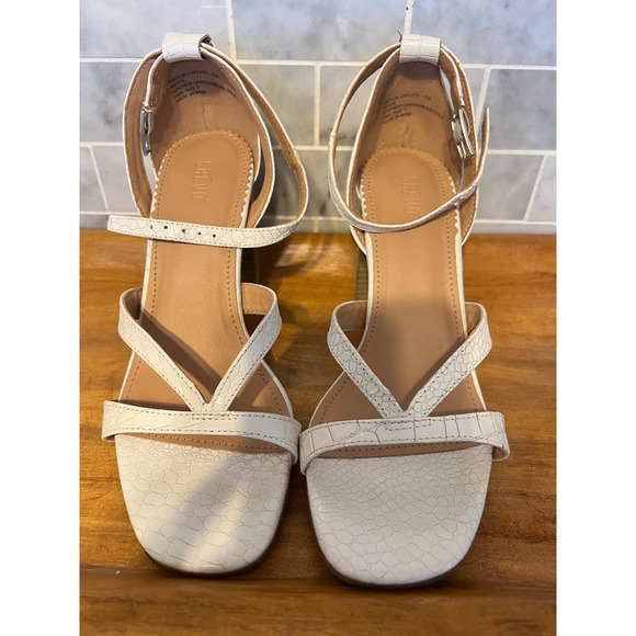 Crevo Strappy Block Heeled Sandals - Picture 3 of 7